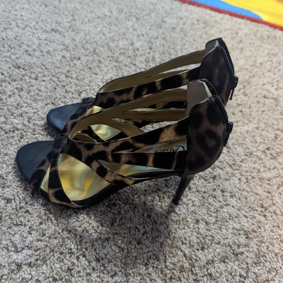 Heels size 7 - Picture 2 of 4